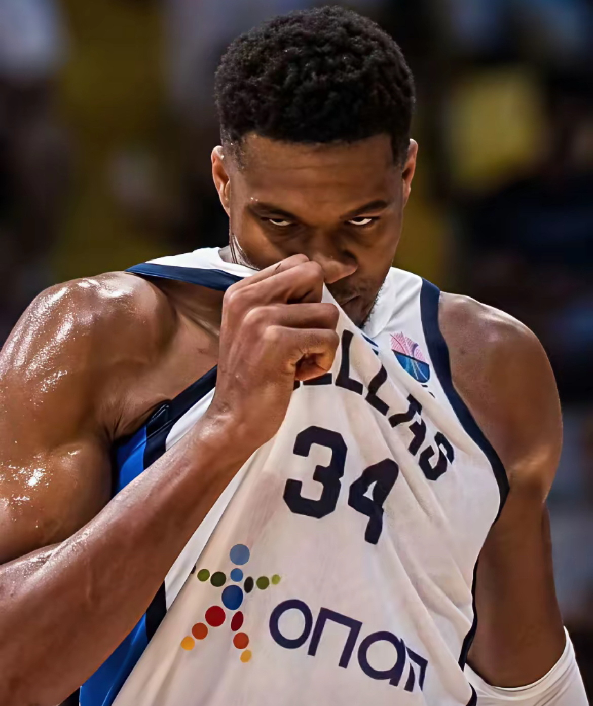 关于欧篮联赛程吃紧，克里夫兰骑士冲刺阶段调整名单，管理层满意，年轻球员得到机会的信息