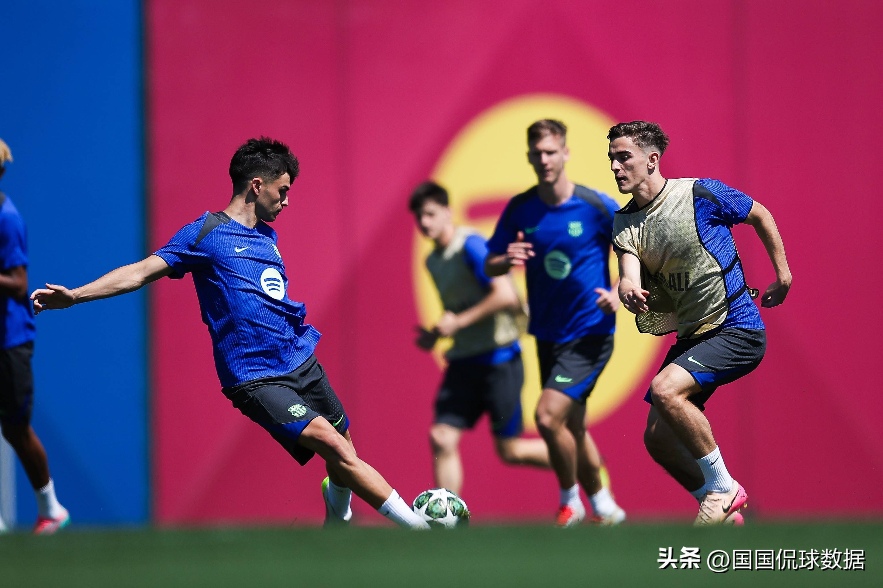 lol主题包-包含国际米兰迎欧冠关键赛，今晨内部沟通，气氛紧张，数据趋势出现新变化的词条